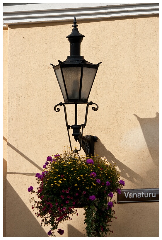 Streetlamp over Yellow
