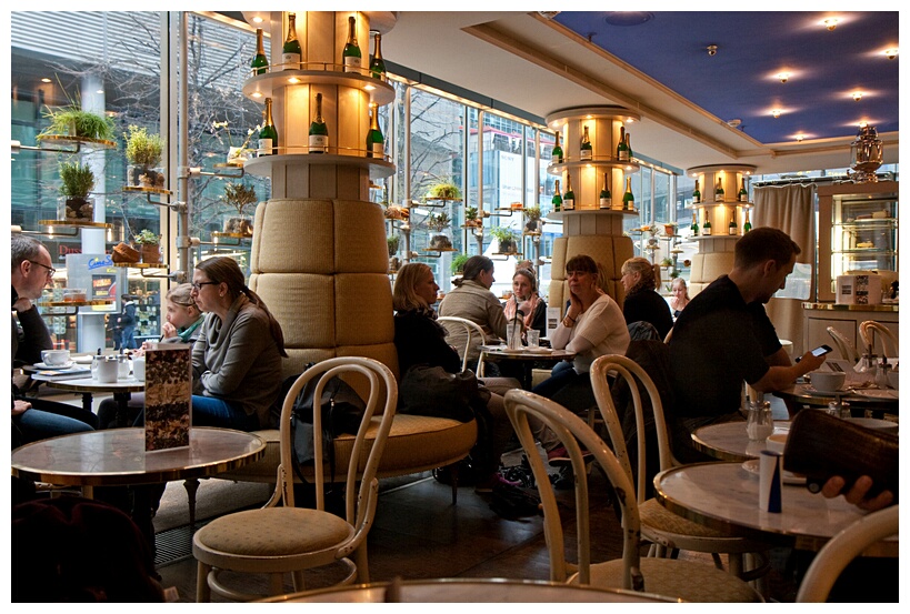 Cosy Cafe