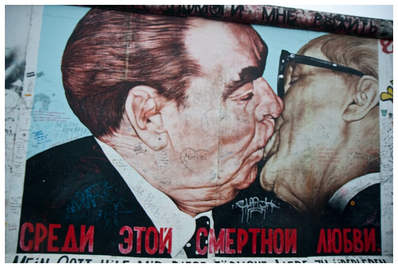 Socialist Kiss