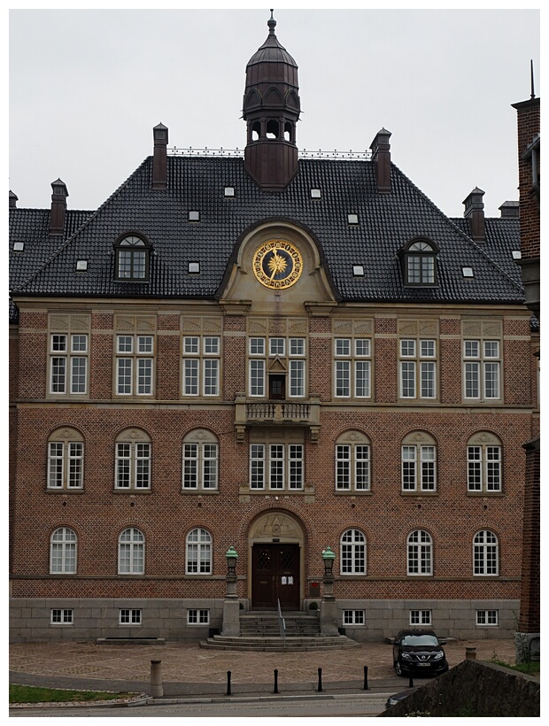 Court Building