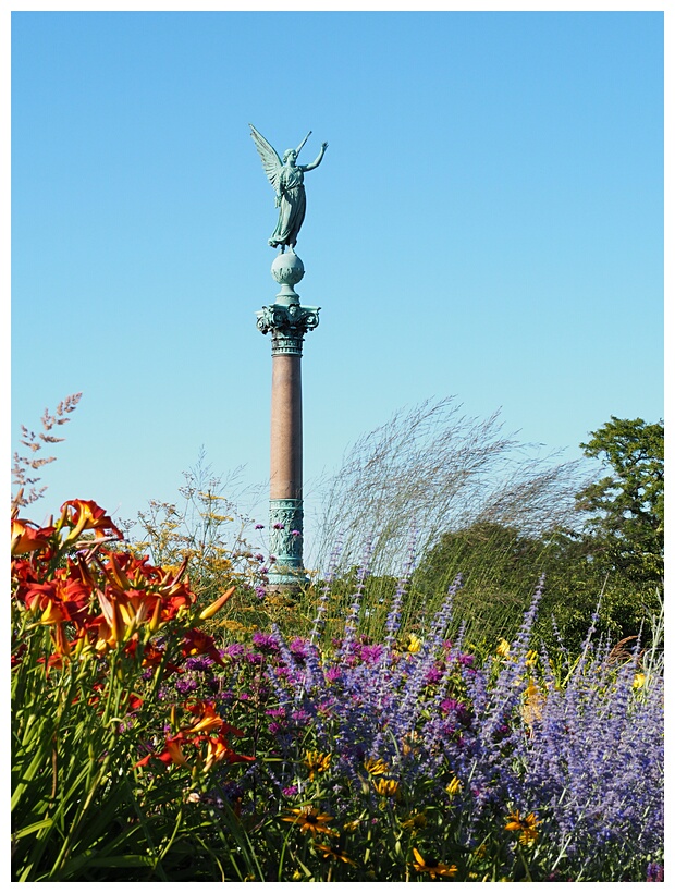 Ivar Huitfeldt Column