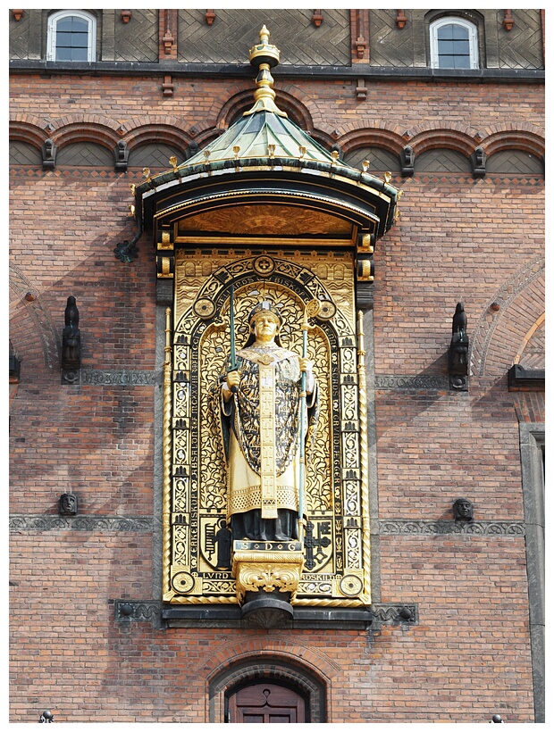 Abaslon's Statue