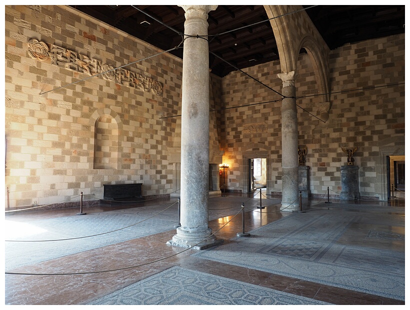 Chamber with Colonnades