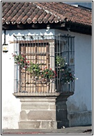 Ventana Colonial