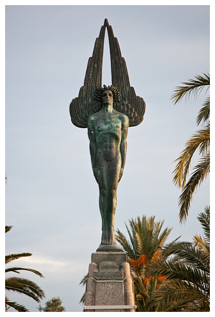 Monumento Plus Ultra