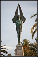 Monumento Plus Ultra