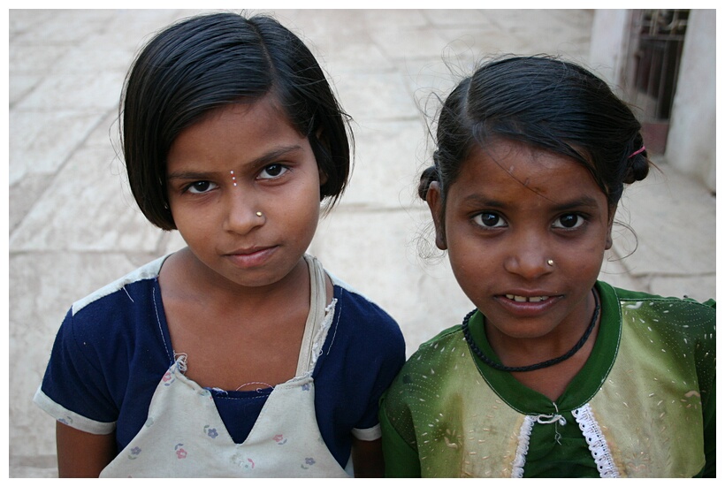 Girls (Orchha)