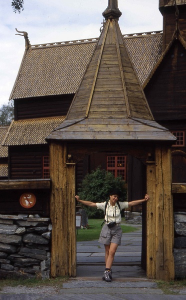 Lom Stave Church