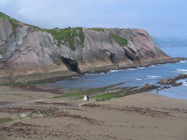 Acantilados en la Playa de Itzurun
