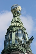 Singer Globe