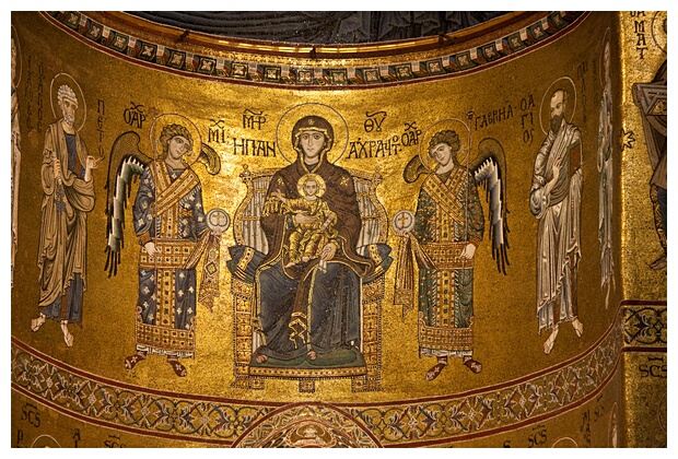 La Virgen con ngeles