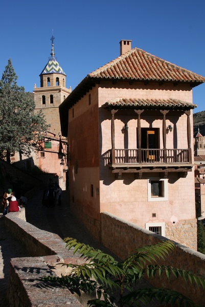 Casa con Balcn