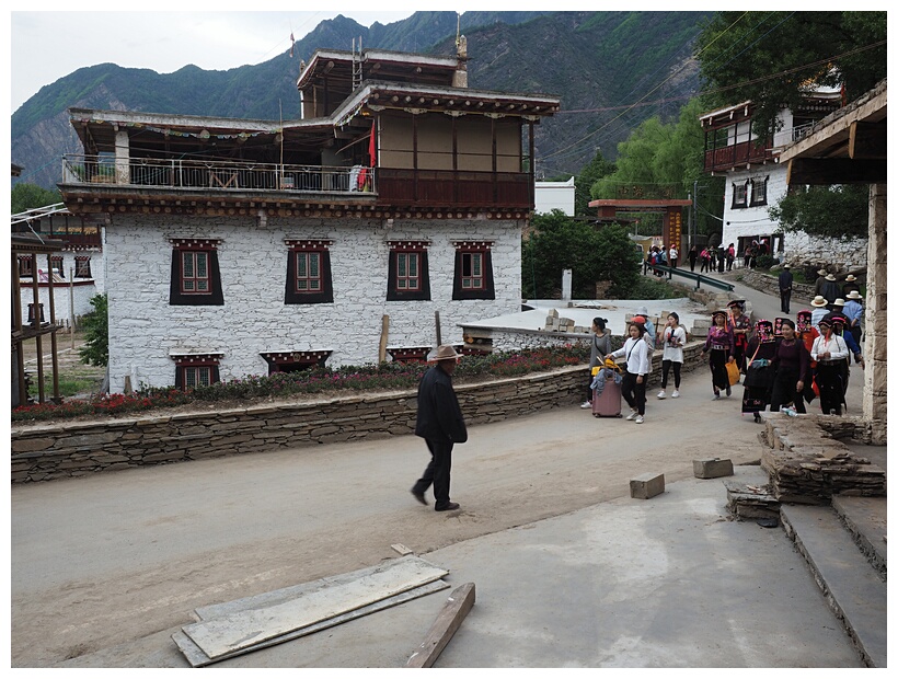 Zhonglu Village
