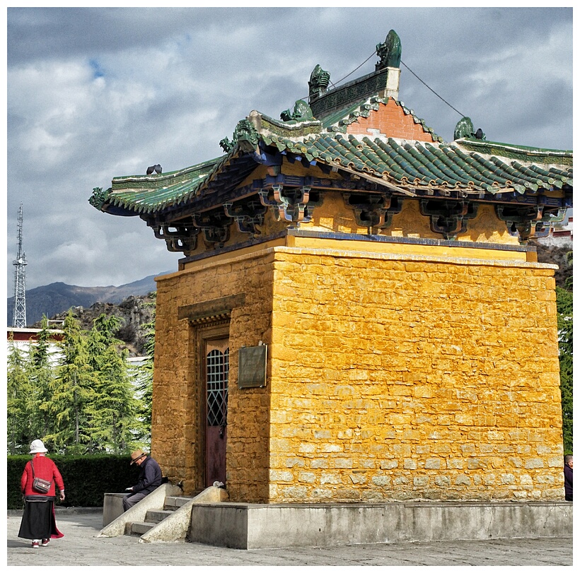 Yello Building