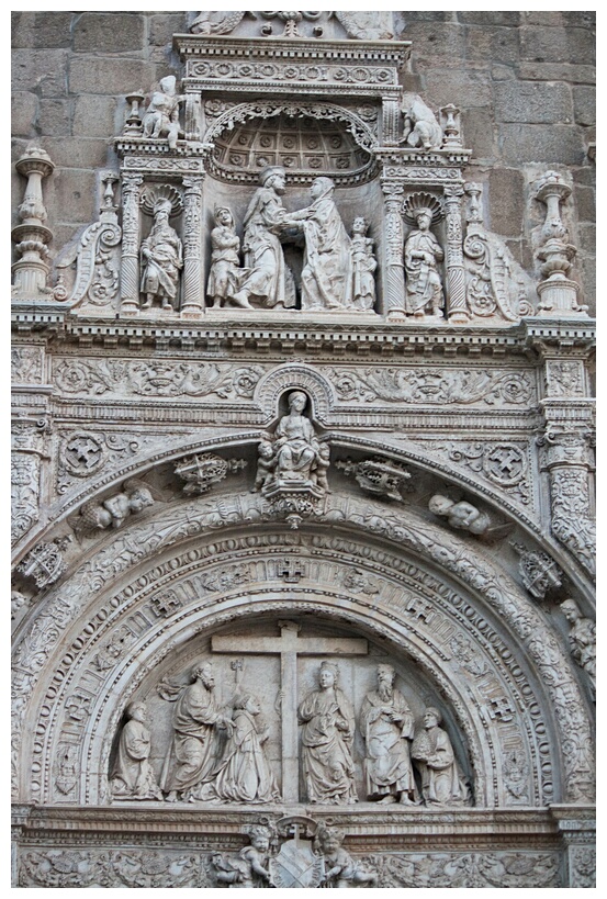 Frontn de la Portada del Museo de Santa Cruz
