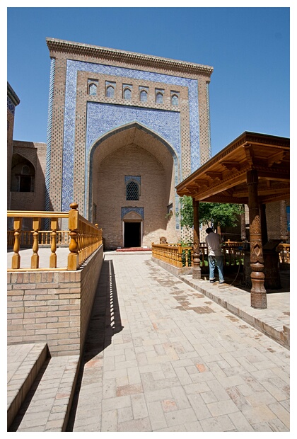 Pahlavon Mahmud Mausoleum