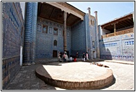 Tosh Hovli Palace