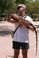 Posando con la Iguana